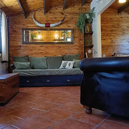 Holiday home Hill Hide Away