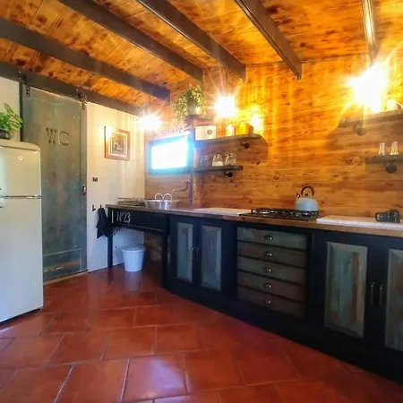 Hill Hide Away * Tortosa