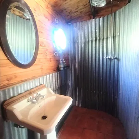 Hill Hide Away *
